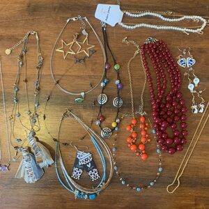 Lot of Fashion jewelry. 17 pieces - 11 necklaces 6 earring sets